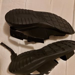 Nike sandals size 10